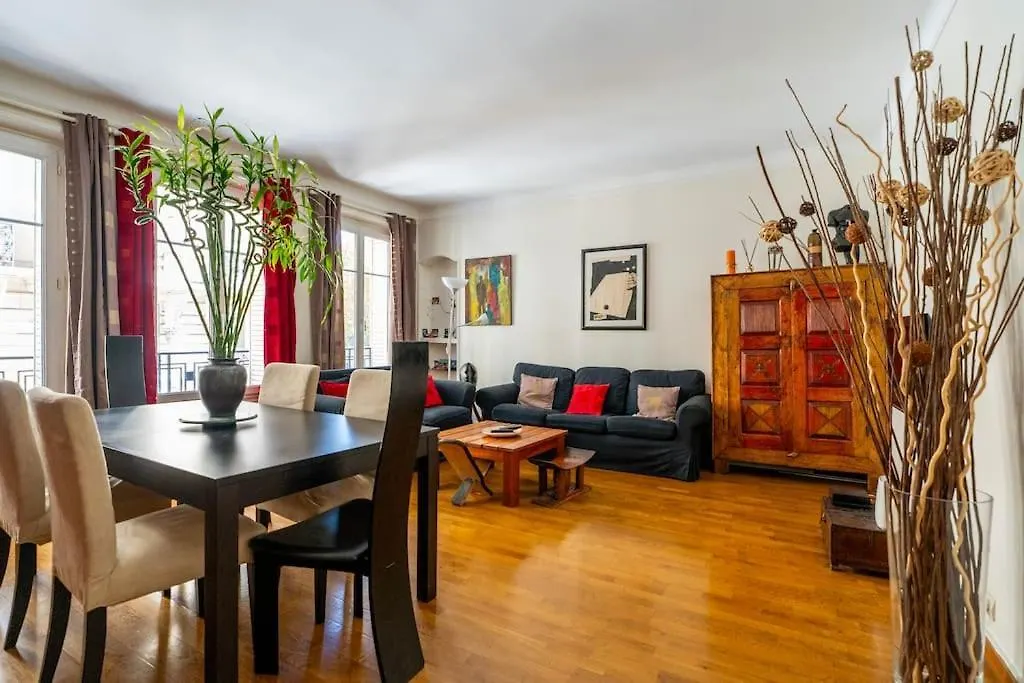 Creative Artist\'S Retreat In Paris contacts
